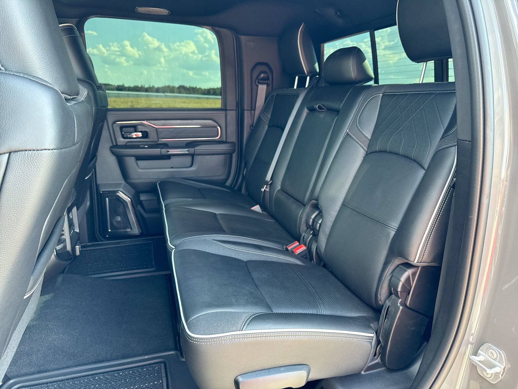 New 2026 Ceramic Gray Clearcoat Ram Limited image 25