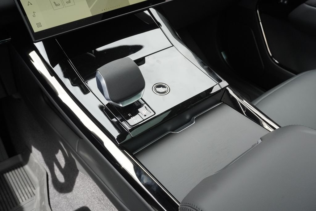 New 2026 Borasco Grey Land Rover SE image 14