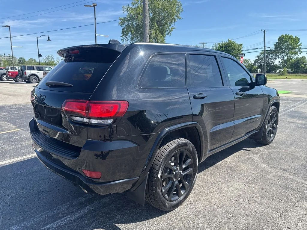 Certified Used 2019 Diamond Black Jeep Altitude image 3