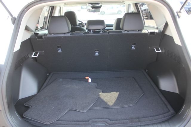 Used 2024 White Kia S image 27