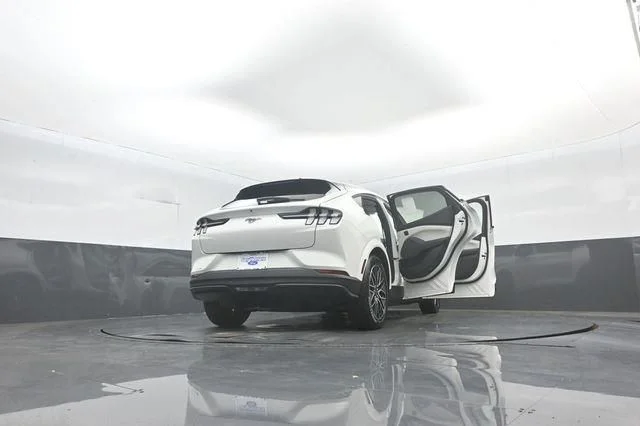 New 2026 Star White Metallic Tri-coat Ford Premium image 44
