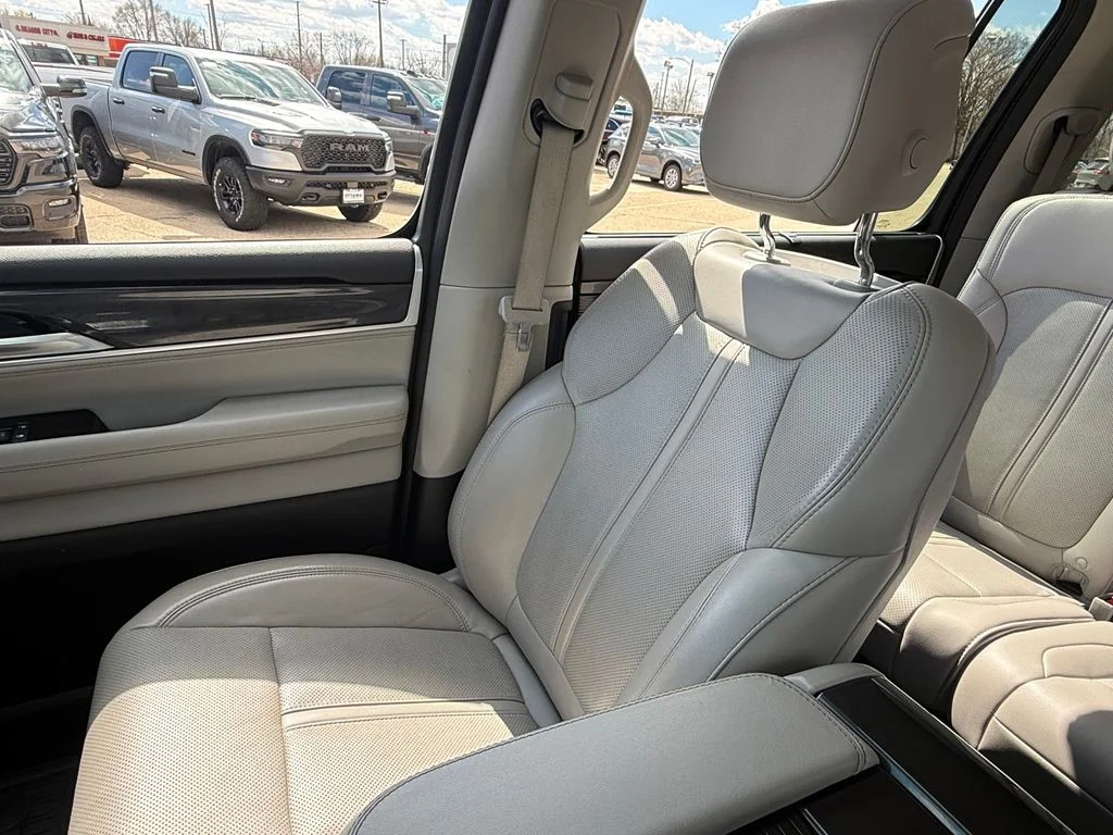 Used 2024 Black Jeep  image 16