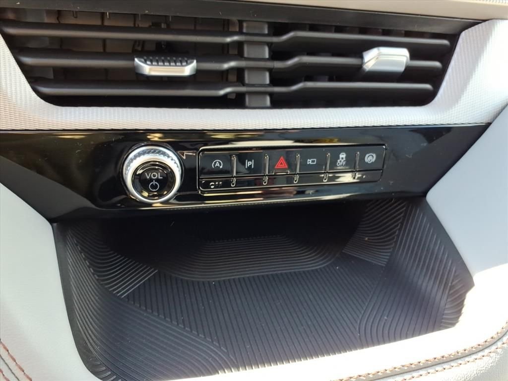 New 2026 Star White Metallic Tri-Coat Ford Active image 18