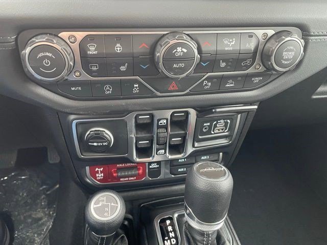New 2026 Bright White Clearcoat Jeep Mojave image 19