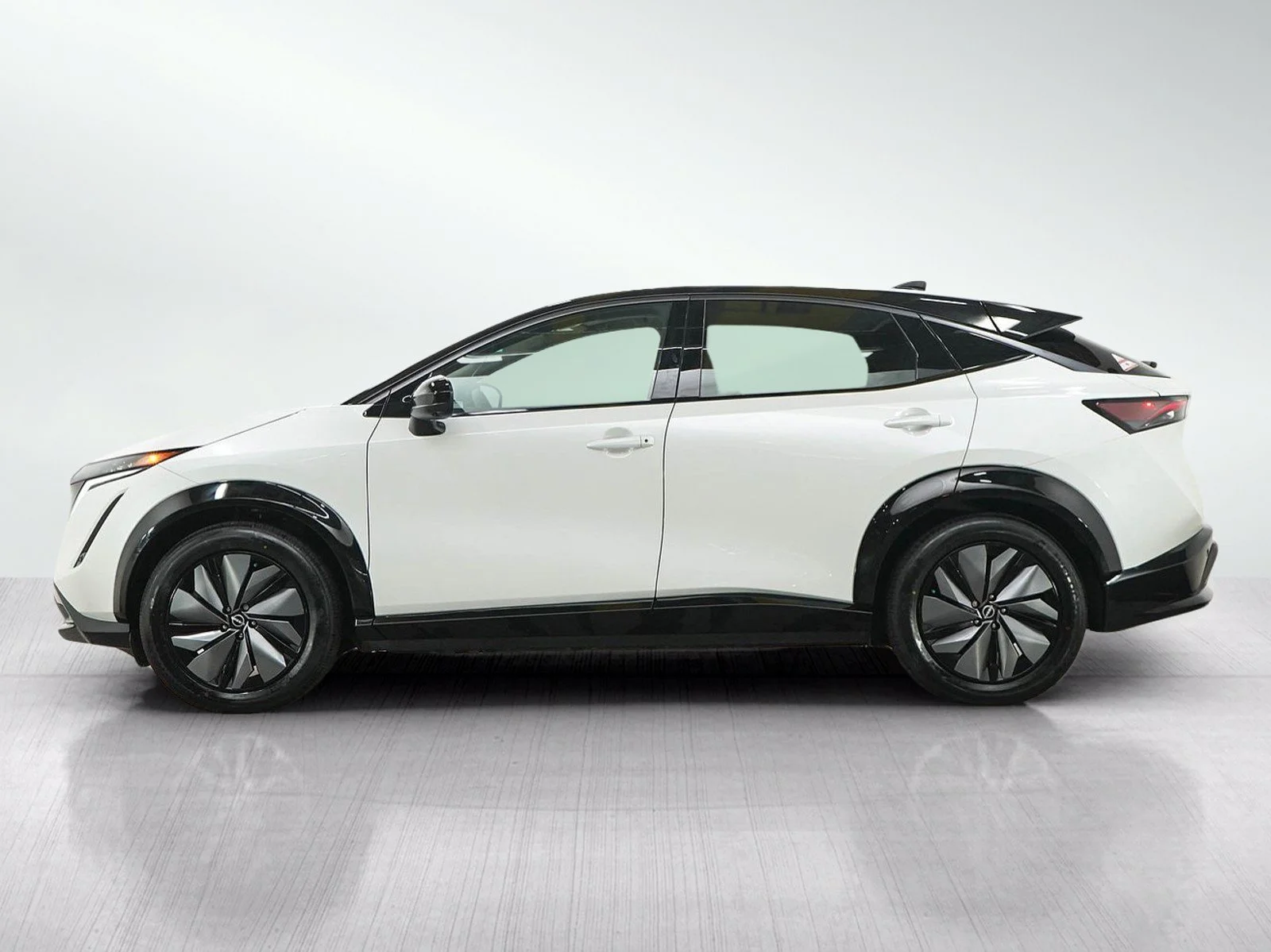 Used 2025 Nissan ARIYA Evolve+ with VIN JN8DF0BFXSM765606 for sale in Burnsville, Minnesota