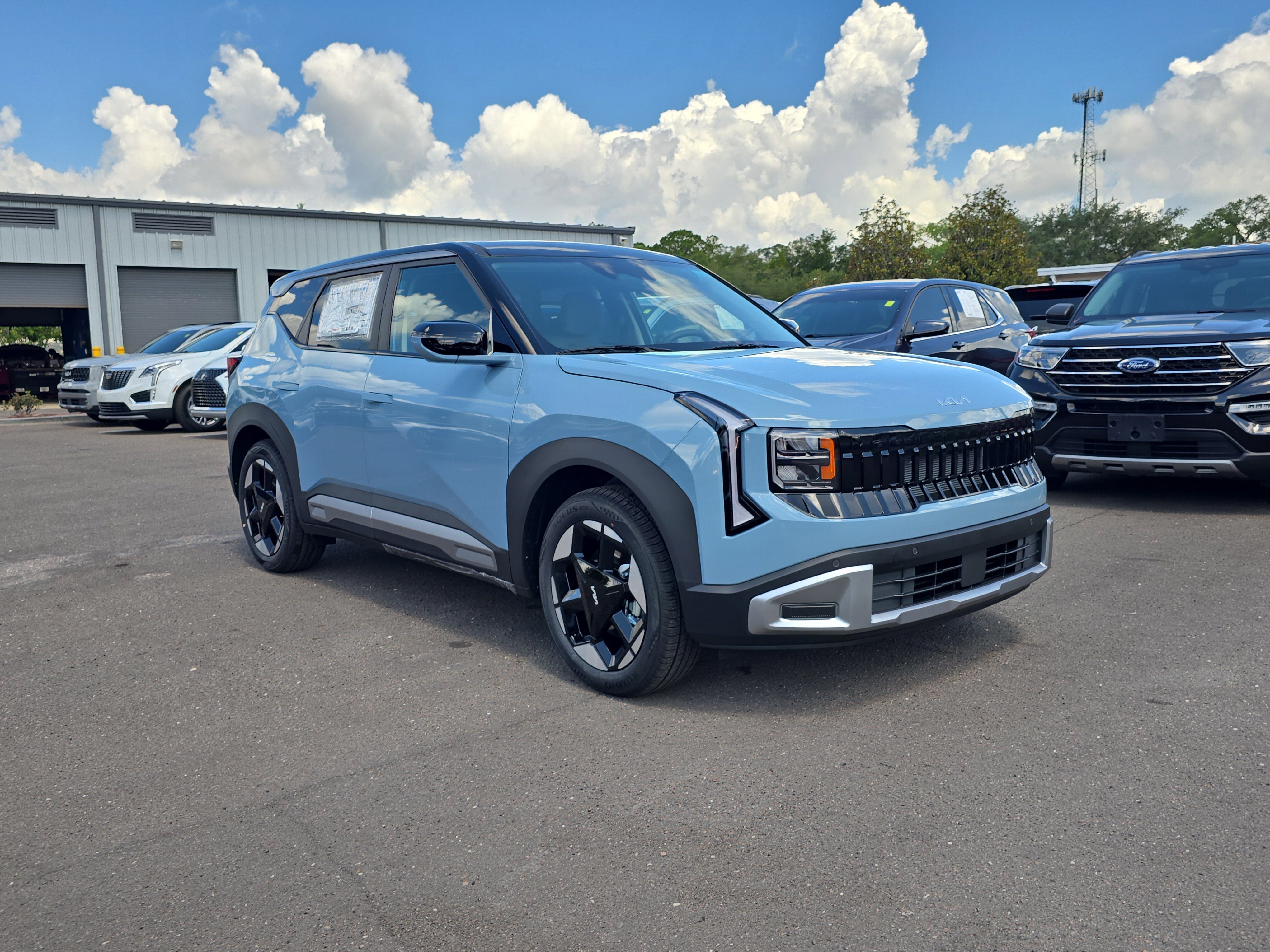 New 2027 Frost Blue / Black Roof Kia S image 2