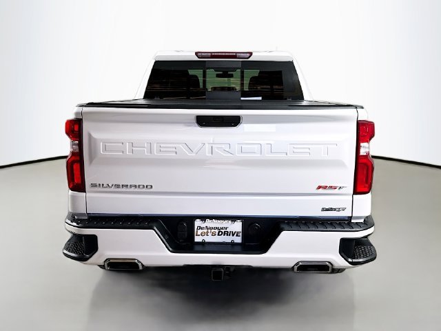 Used 2022 Iridescent Pearl Tricoat Chevrolet RST image 8
