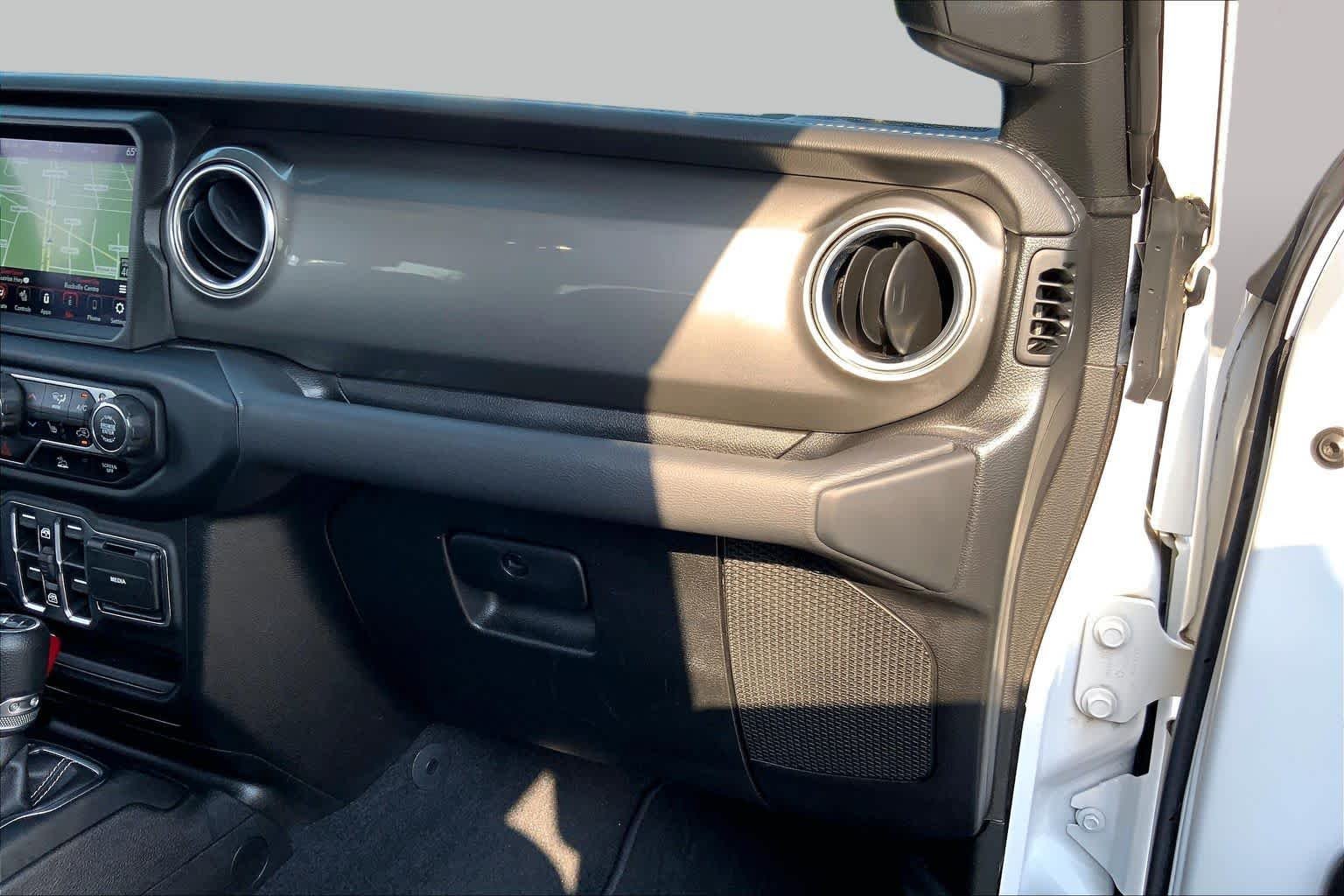 Used 2021 Bright White Clearcoat Jeep Unlimited Sahara image 16