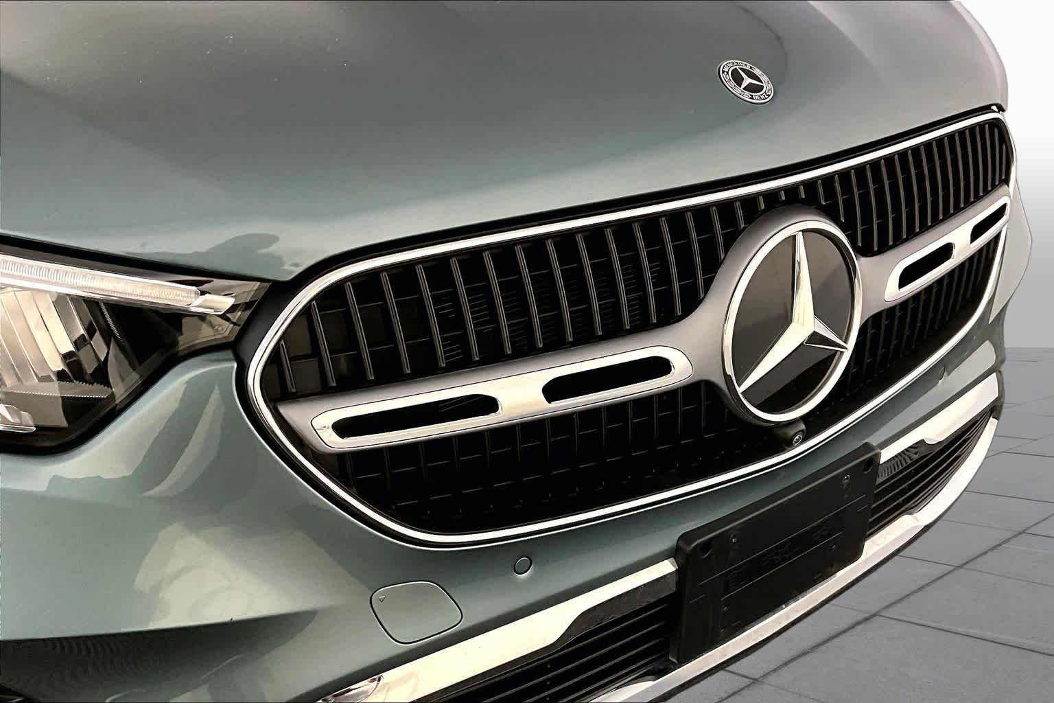 Certified Used 2026 Verde Silver Metallic Mercedes-Benz GLC 300 image 32