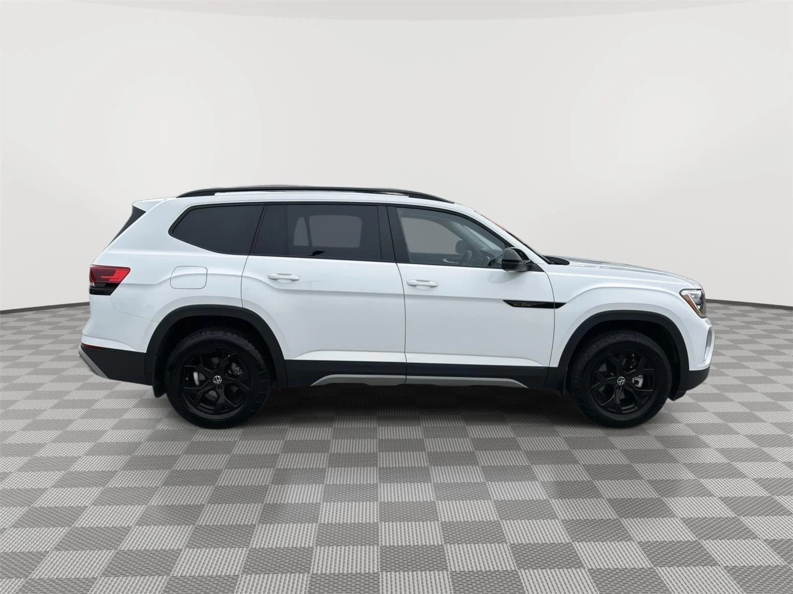 Used 2025  Volkswagen 2.0T Peak Edition image 2