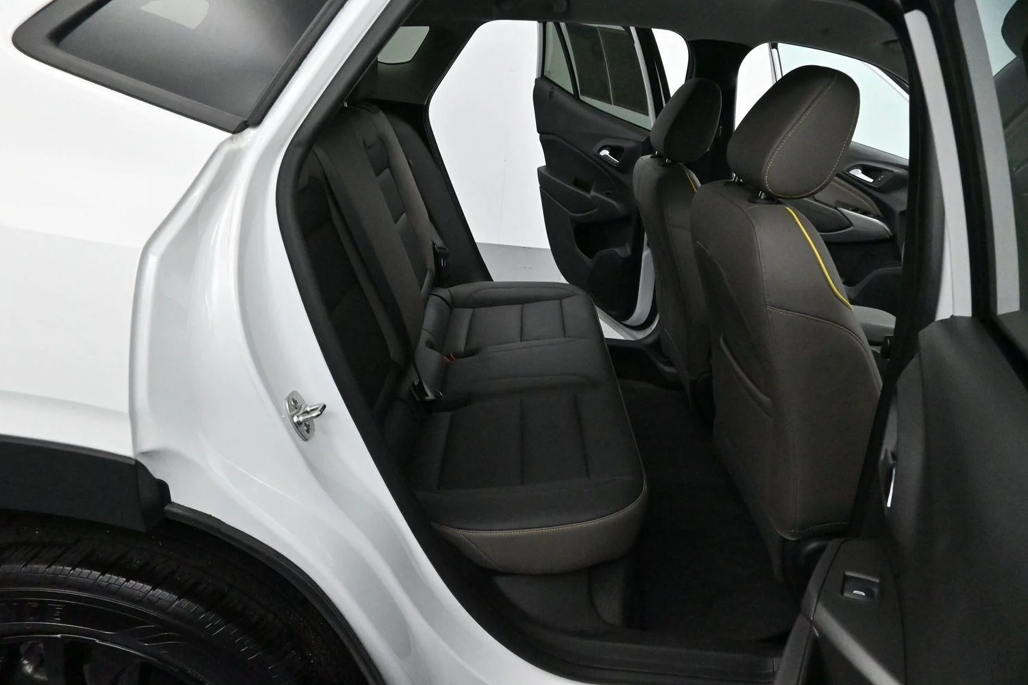 Used 2025 Summit White Chevrolet ACTIV image 29