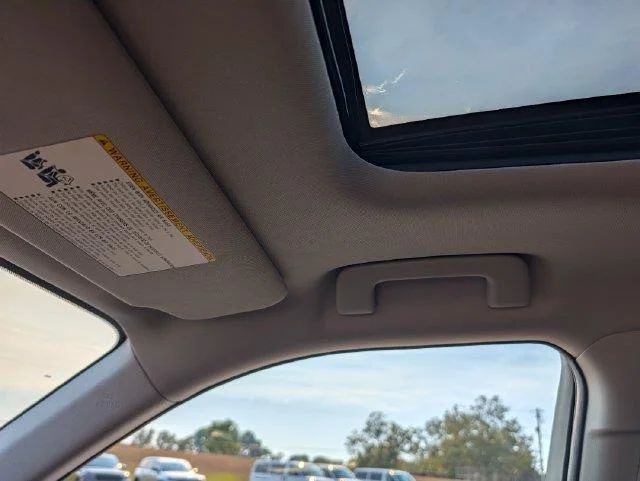 Used 2020 White Toyota XLE image 21