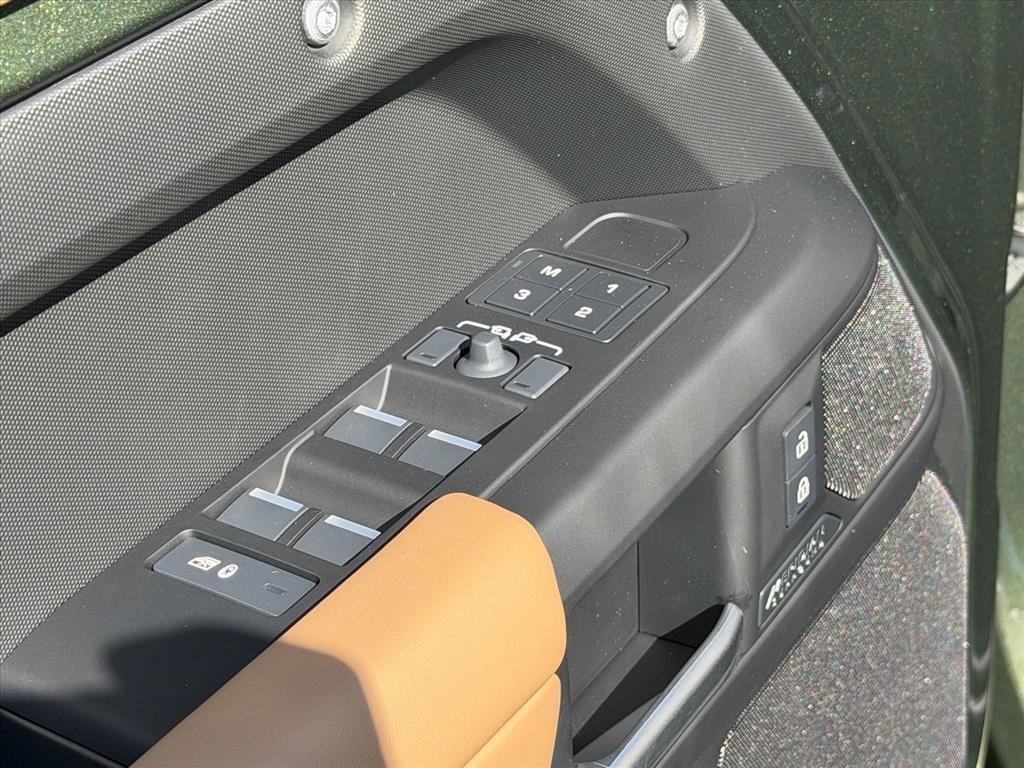 New 2026 Woolstone Green Metallic Land Rover X-Dynamic SE image 14