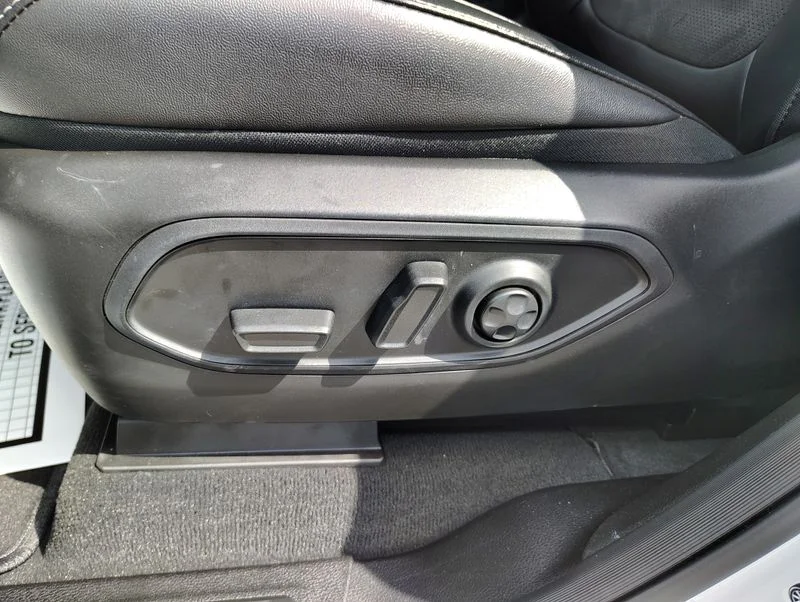 Used 2025 White Jeep Altitude X image 13