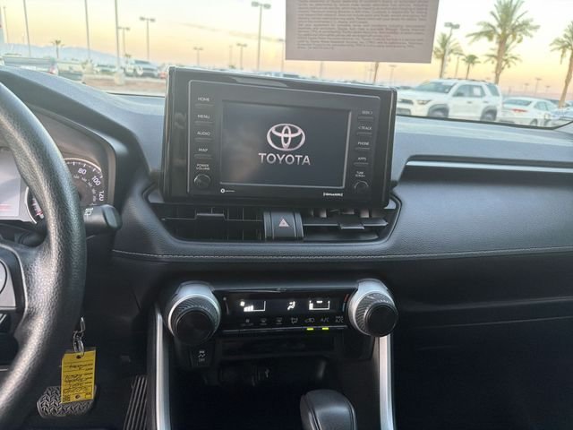 2021 Toyota RAV4 LE - Photo 18