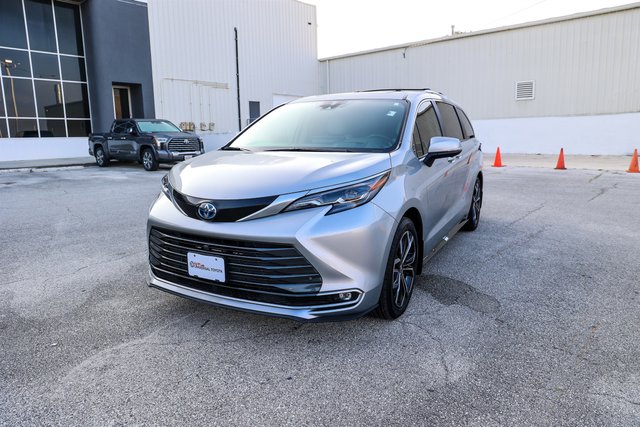 2025 Toyota Sienna Platinum