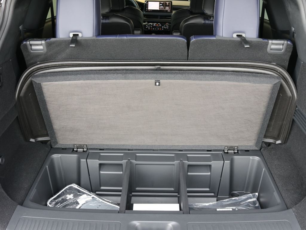 New 2026 2T RAD WHT INFINITI Sport AWD image 34