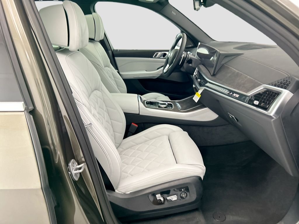 New 2026 Green Metallic BMW sDrive40i image 19