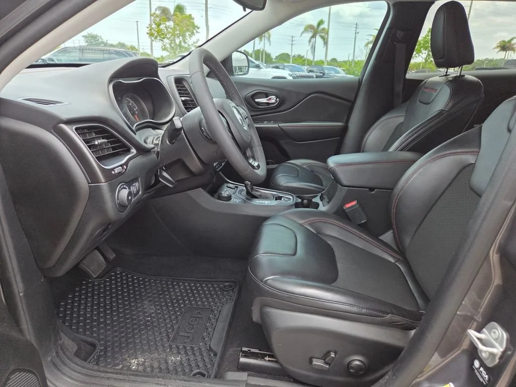 Used 2022 Granite Crystal Metallic Clearcoat Jeep Trailhawk image 28