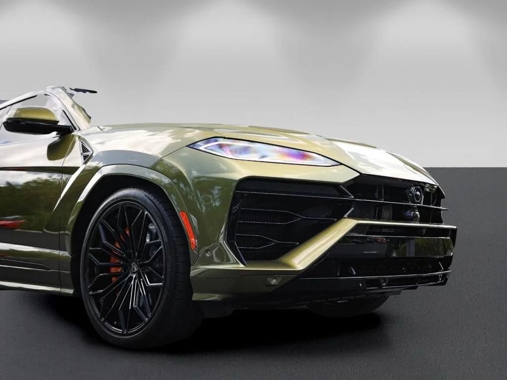 Used 2026 Verde Gea Lucido Metallic Lamborghini SE image 9