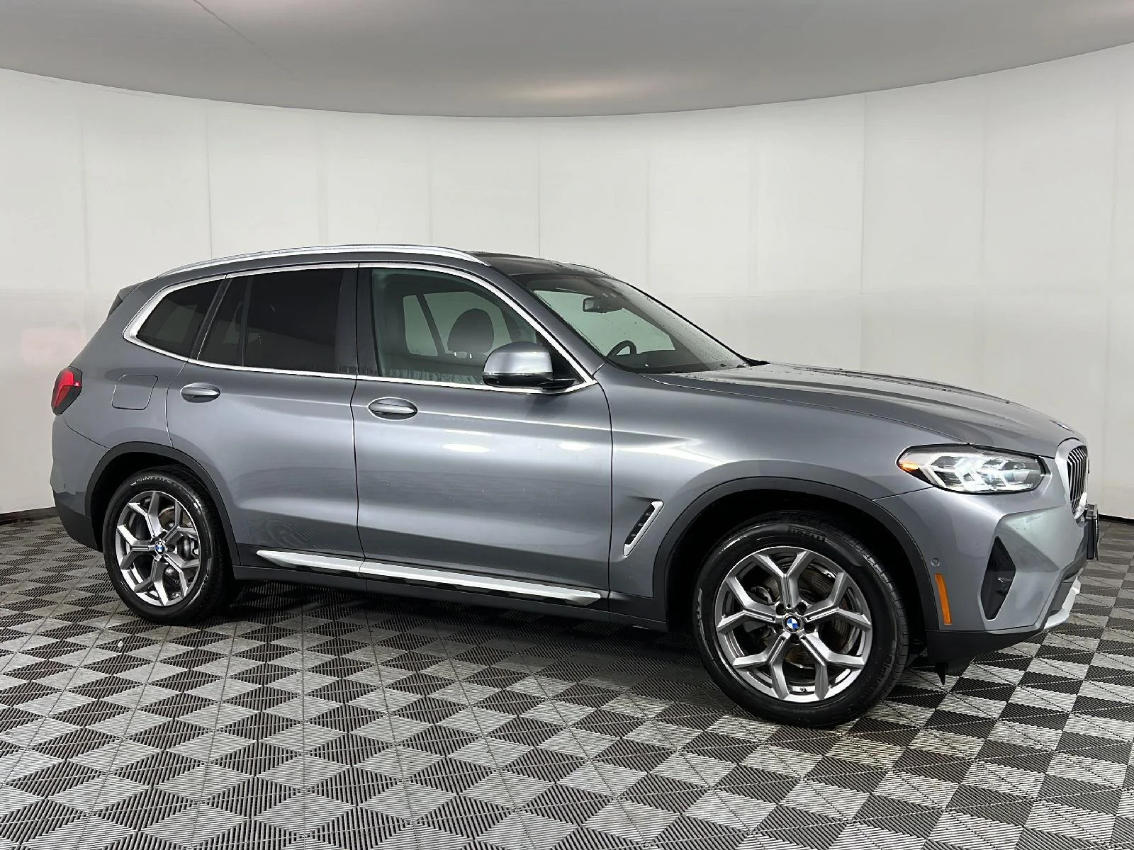 Used 2023 Skyscraper Gray Metallic BMW xDrive30i image 3