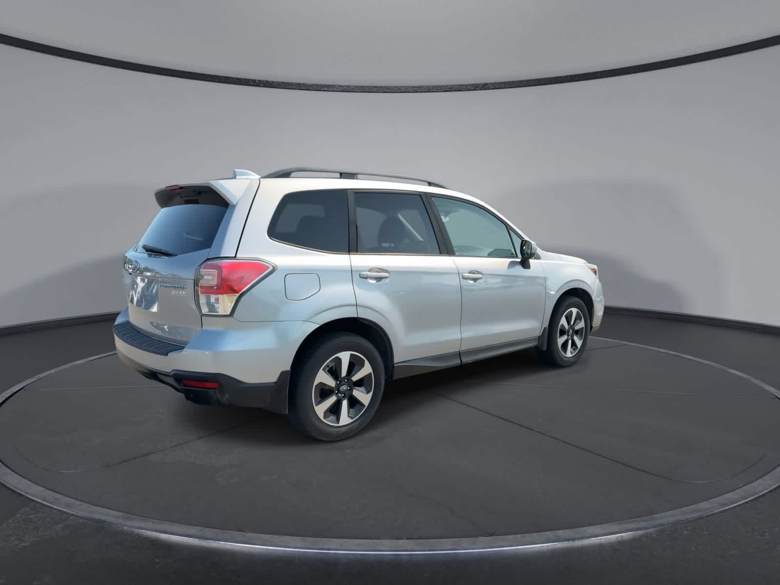 Used 2017 Ice Silver Metallic Subaru Premium image 8
