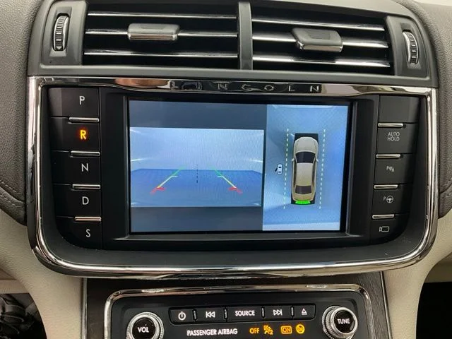 Used 2017 Black Lincoln Reserve image 4