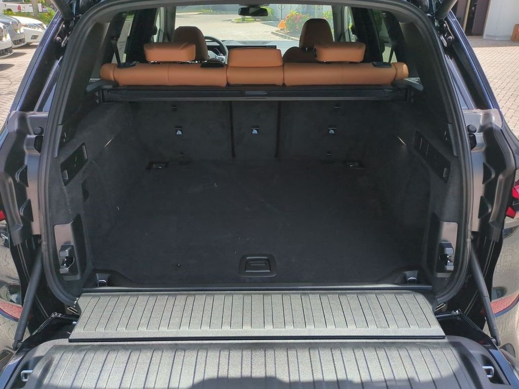 New 2026 Carbon Black Metallic BMW xDrive40i image 13