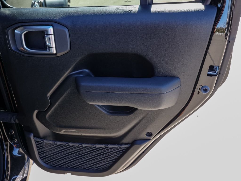 New 2026 Black Clear-Coat Exterior Paint Jeep Sport S image 18