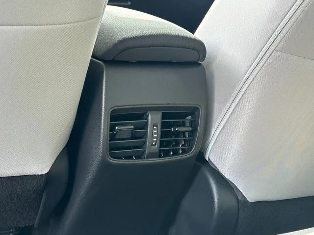 Used 2025  Toyota L image 28
