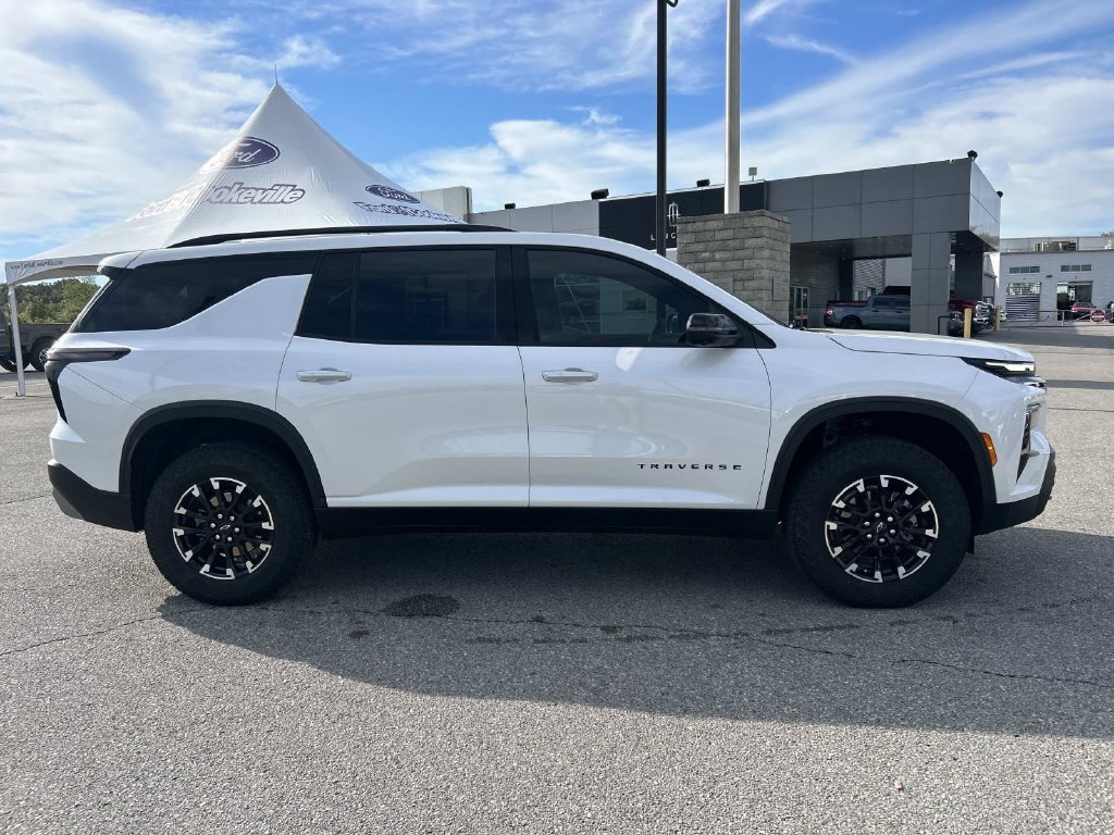 Certified Used 2025 Pearl Chevrolet Z71 image 3