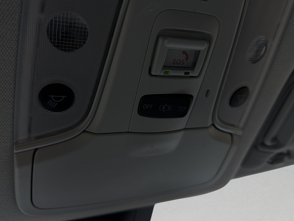 Used 2022 Pearl Toyota LE image 12