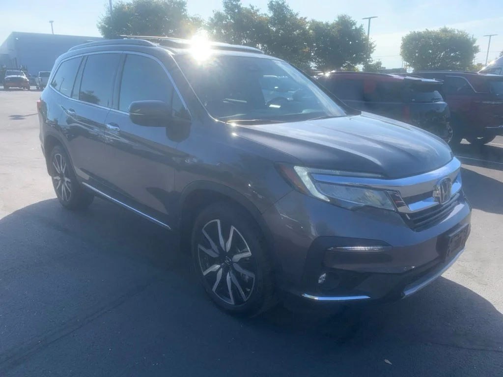 Used 2022 Modern Steel Metallic Honda Touring image 5