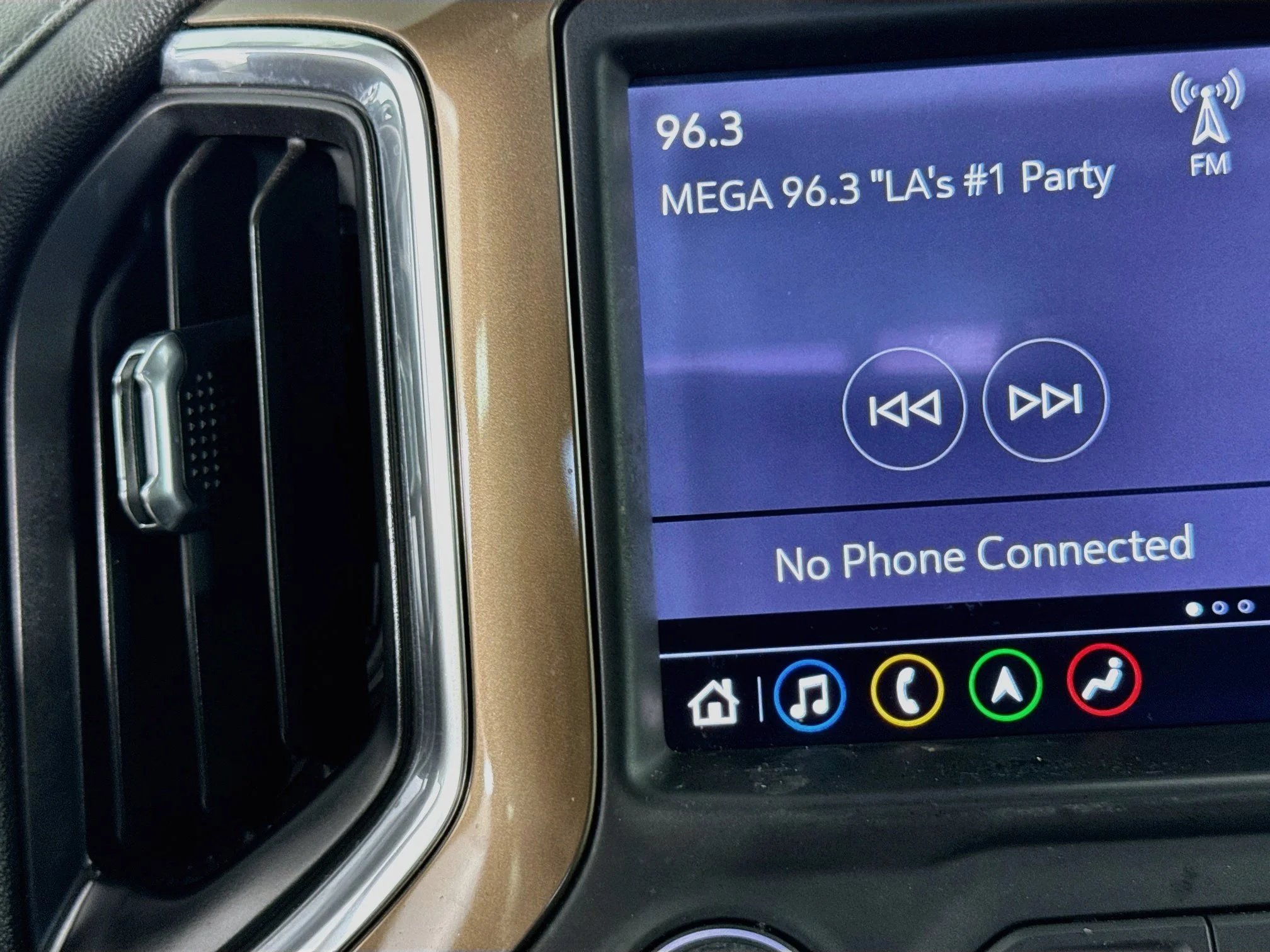 Used 2019 HAVANA BROWN METALLIC Chevrolet High Country image 17