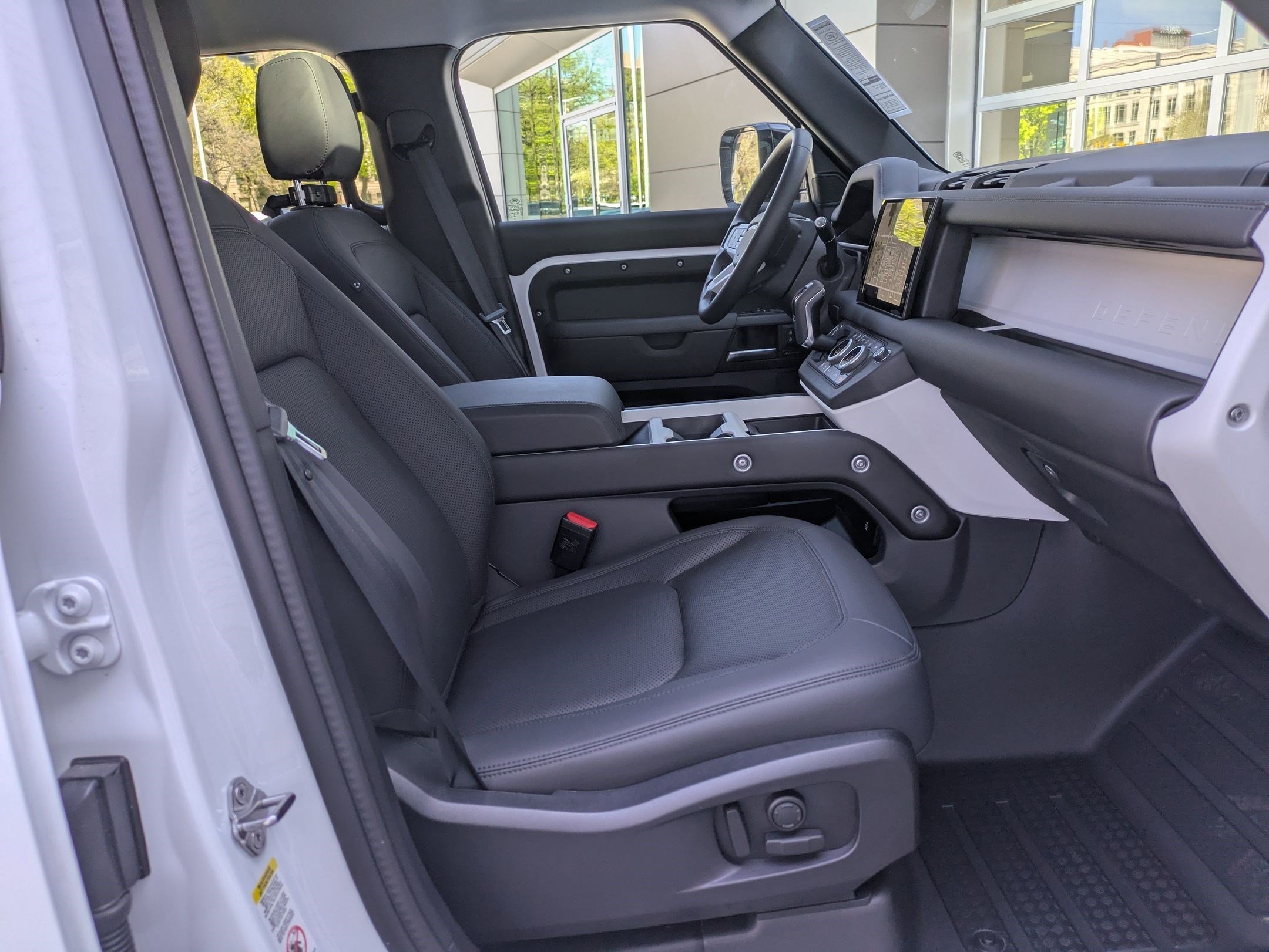 Used 2025 Fuji White Land Rover 110 P300 S image 30