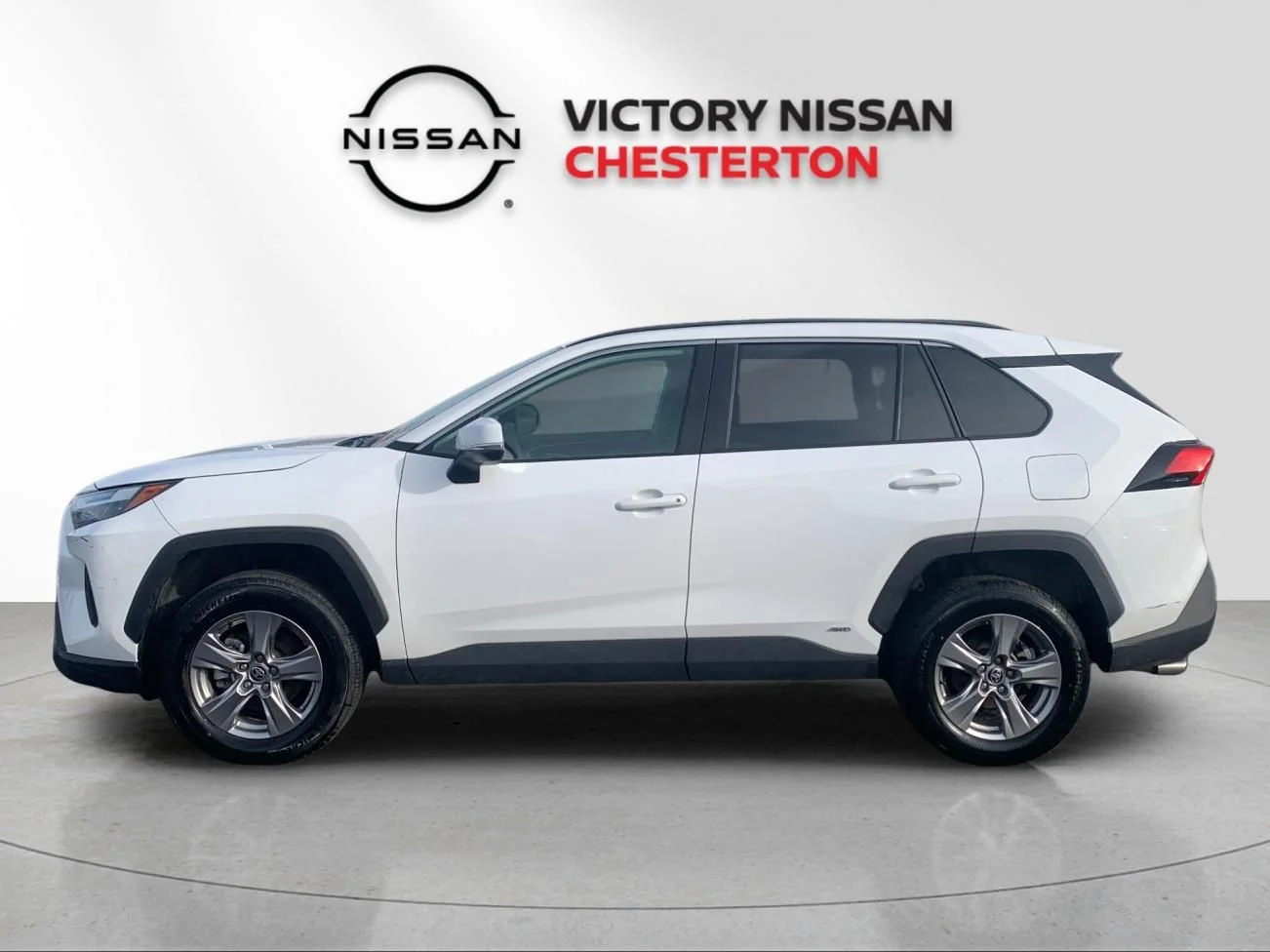 Used 2025 White Toyota XLE image 6