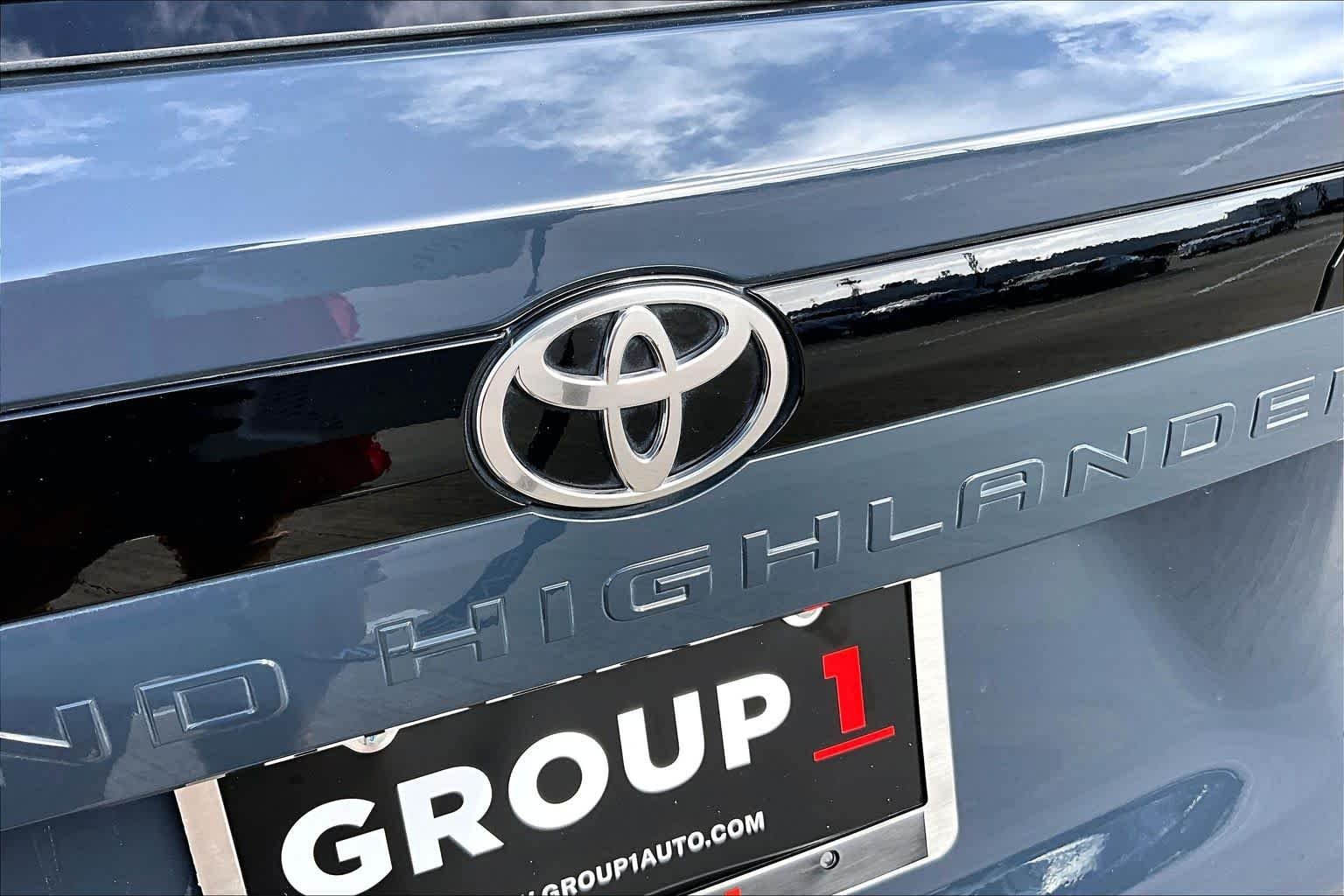Used 2025 Storm Cloud Toyota Platinum image 31