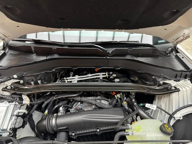 New 2026 Star White Metallic Tri-Coat Ford ST-Line image 28