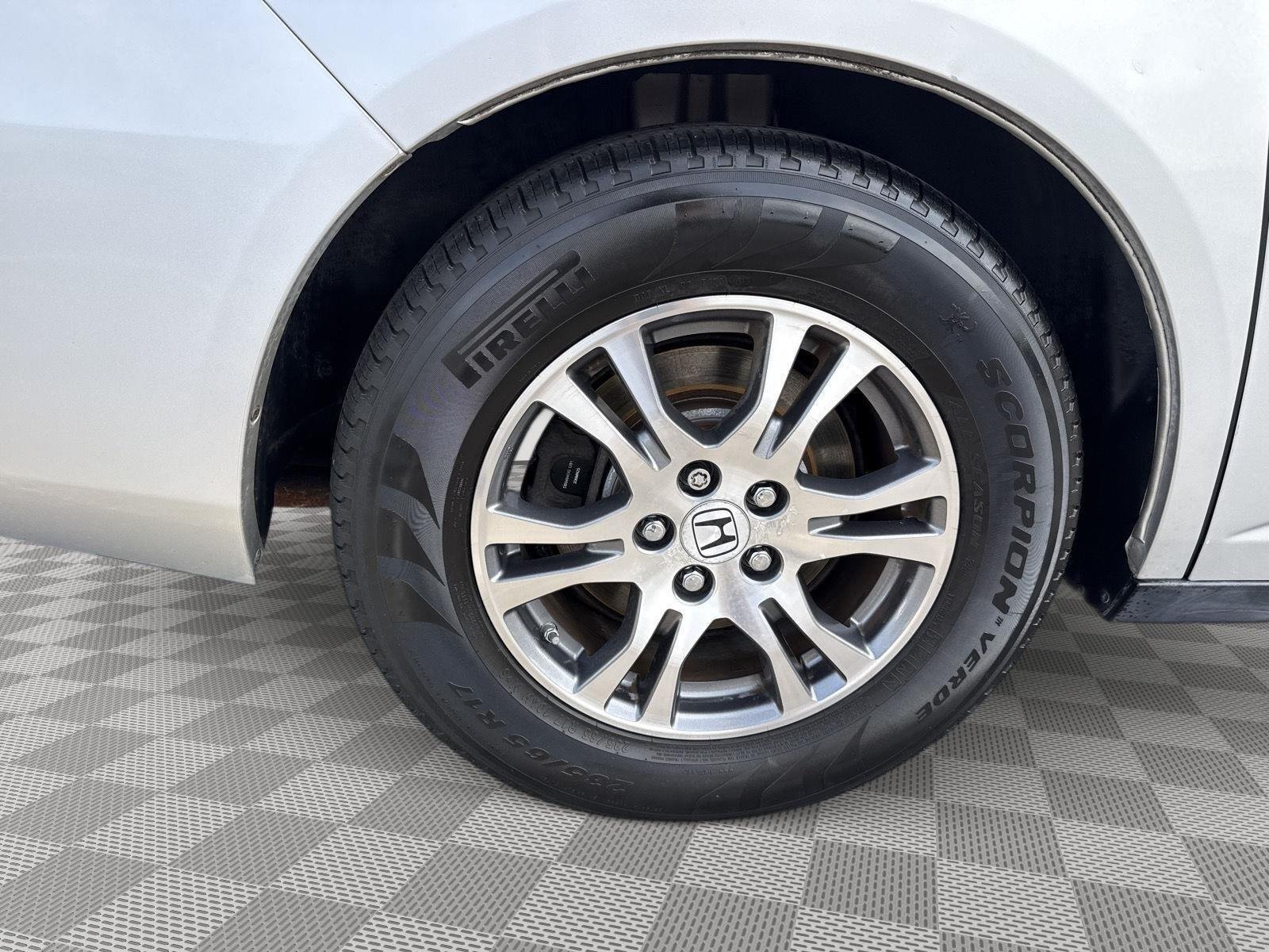 Used 2013 Alabaster Silver Metallic Honda EX-L image 9