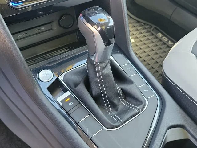 2025 Volkswagen Taos SE - Photo 36