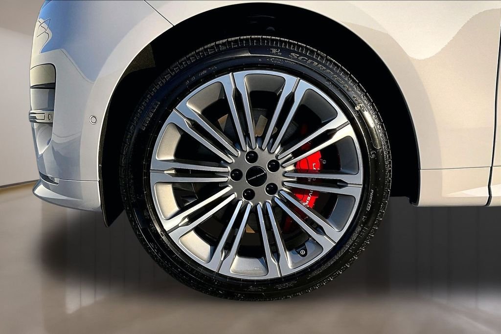 New 2026 BORASCO GREY Land Rover Dynamic SE image 13