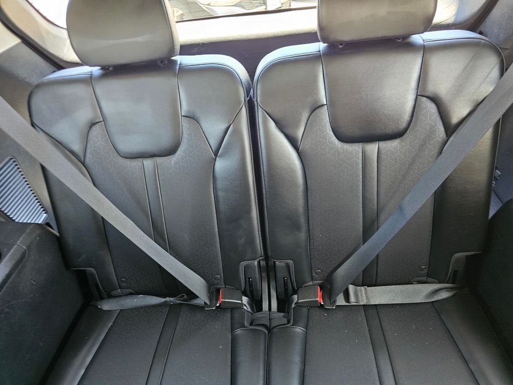 Used 2021 Black Kia S image 21