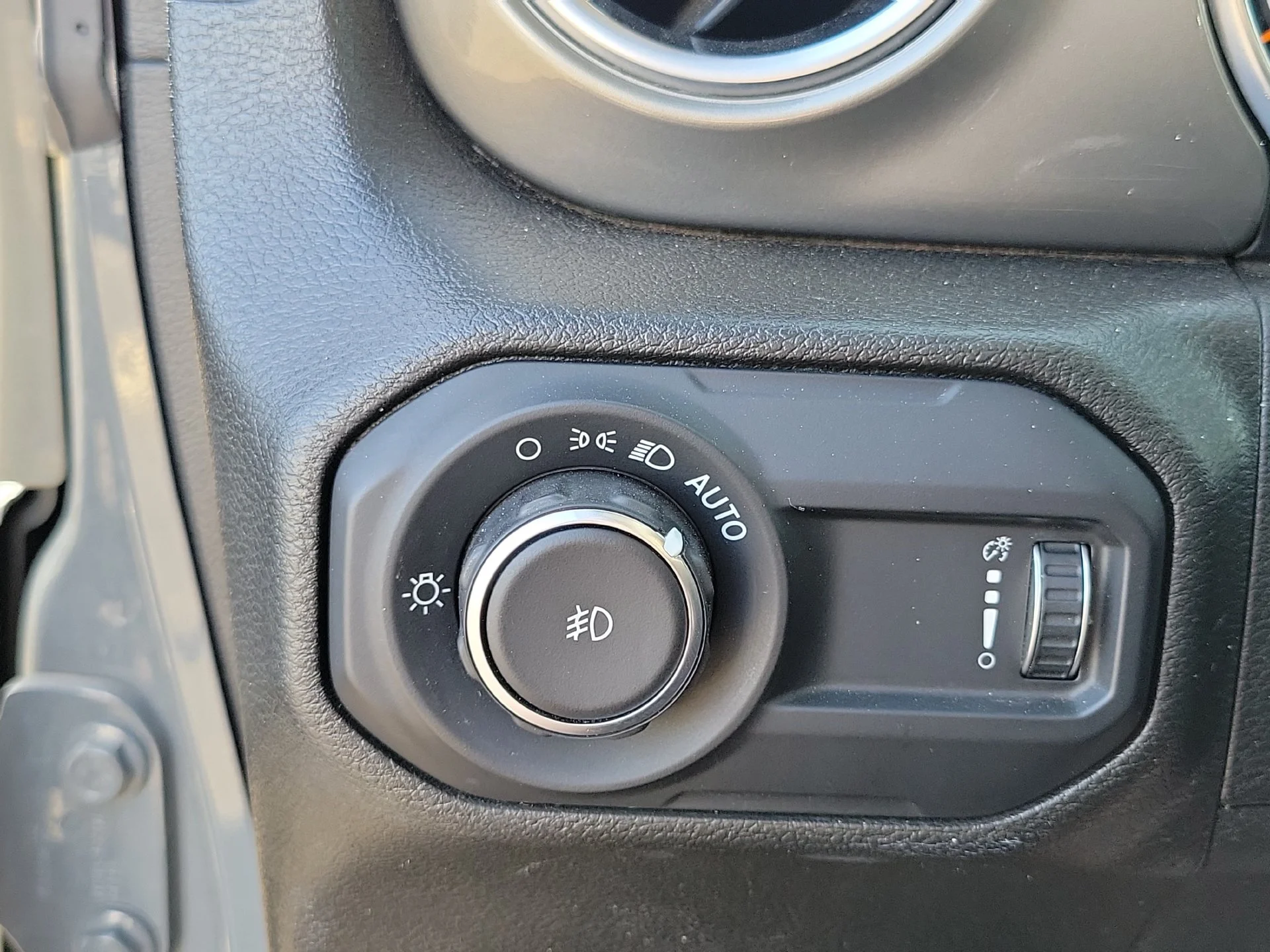 Used 2023 Gray Jeep Sahara image 13