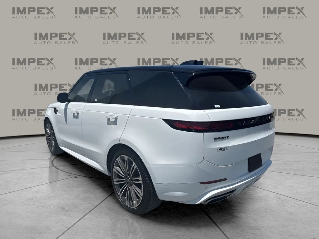 Used 2024 White Land Rover Dynamic SE image 3