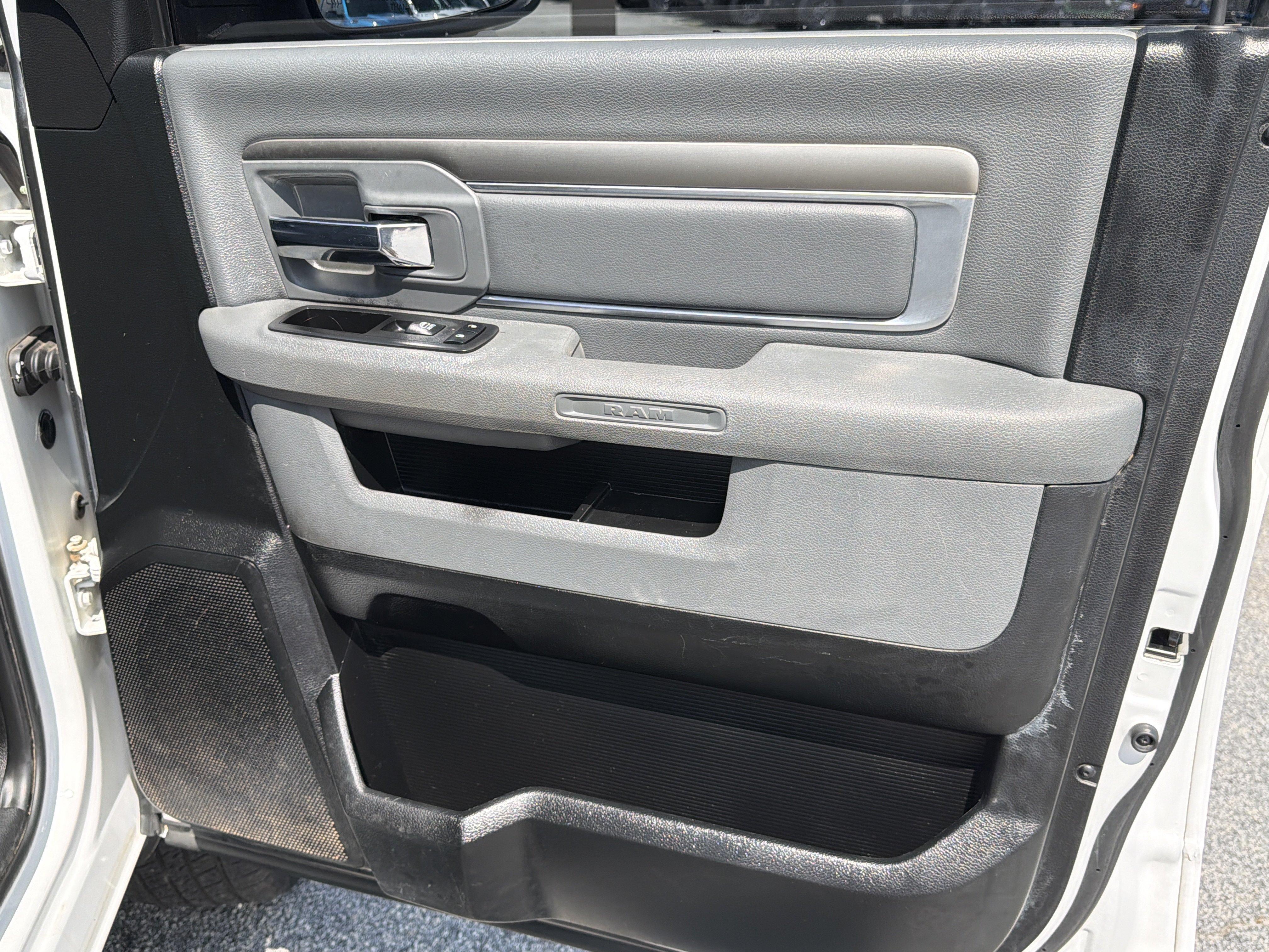 Used 2018 Bright White Clearcoat Ram Big Horn image 15