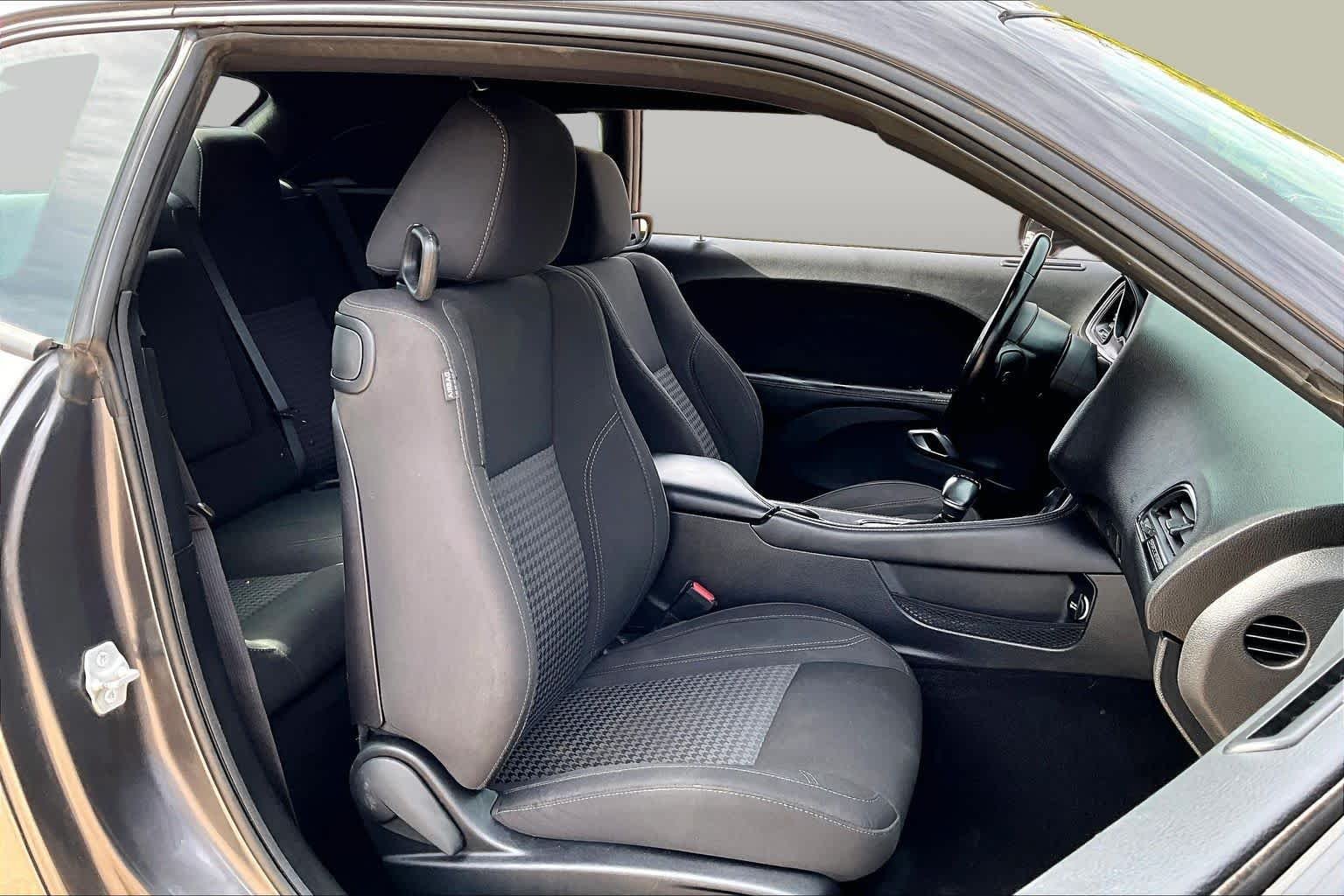 Used 2019 Granite Pearlcoat Dodge SXT image 5