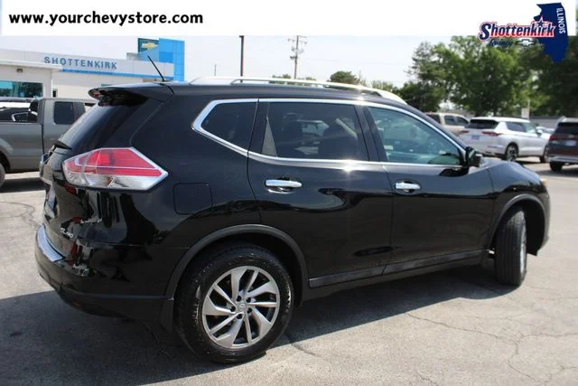 Used 2015 Black Nissan SL image 4