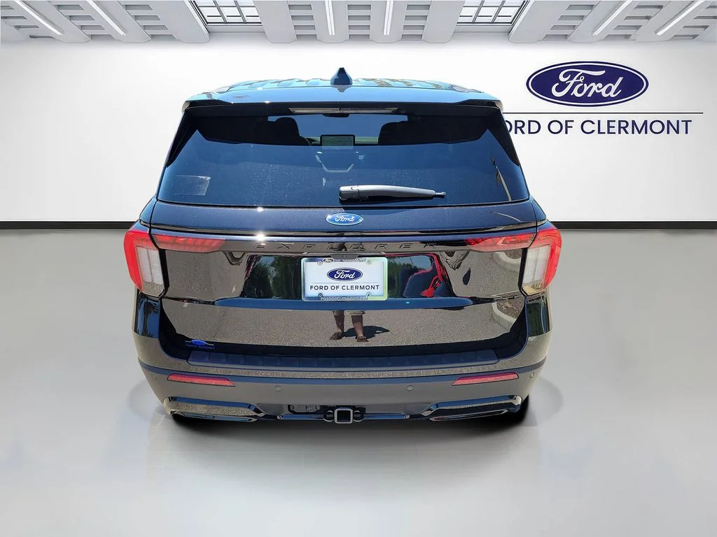 New 2026 Agate Black Metallic Ford ST-Line image 4