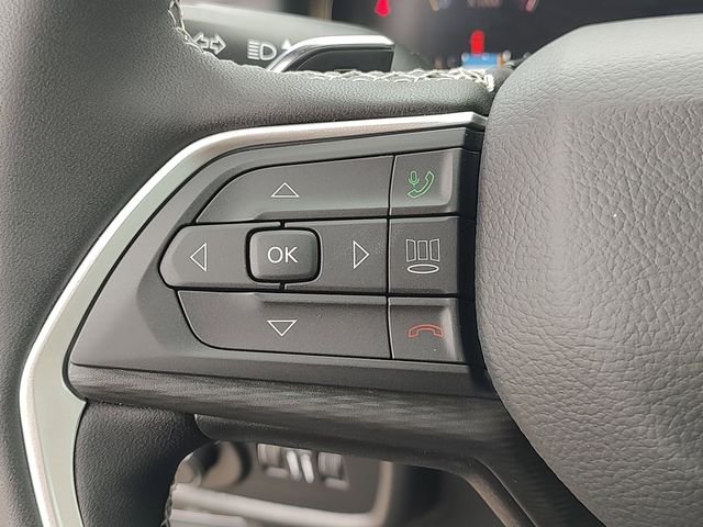 New 2026 Diamond Black Crystal Pearlcoat Jeep Laredo image 22