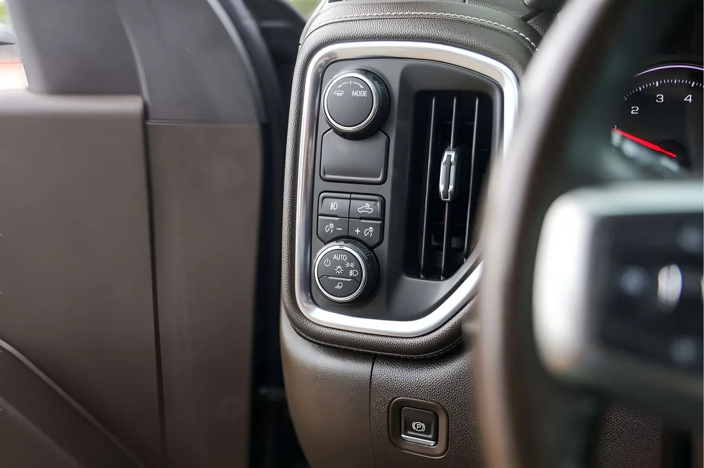 Used 2020 Blue Chevrolet RST image 17